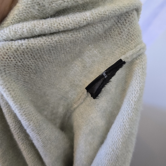 H&M | XS | Pearl Beaded Collar Sweater - Picture 10 of 10